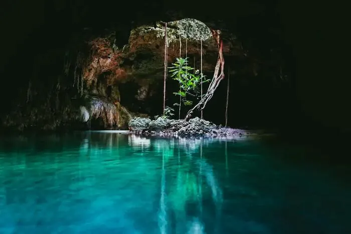 Paquete 2 – cenote con aguas turquesa